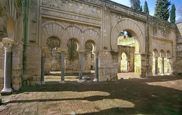 مبنى البازيليكا بمدينة الزهراء بإسبانيا مبنى البازيليكا بمدينة الزهراء بإسبانيا