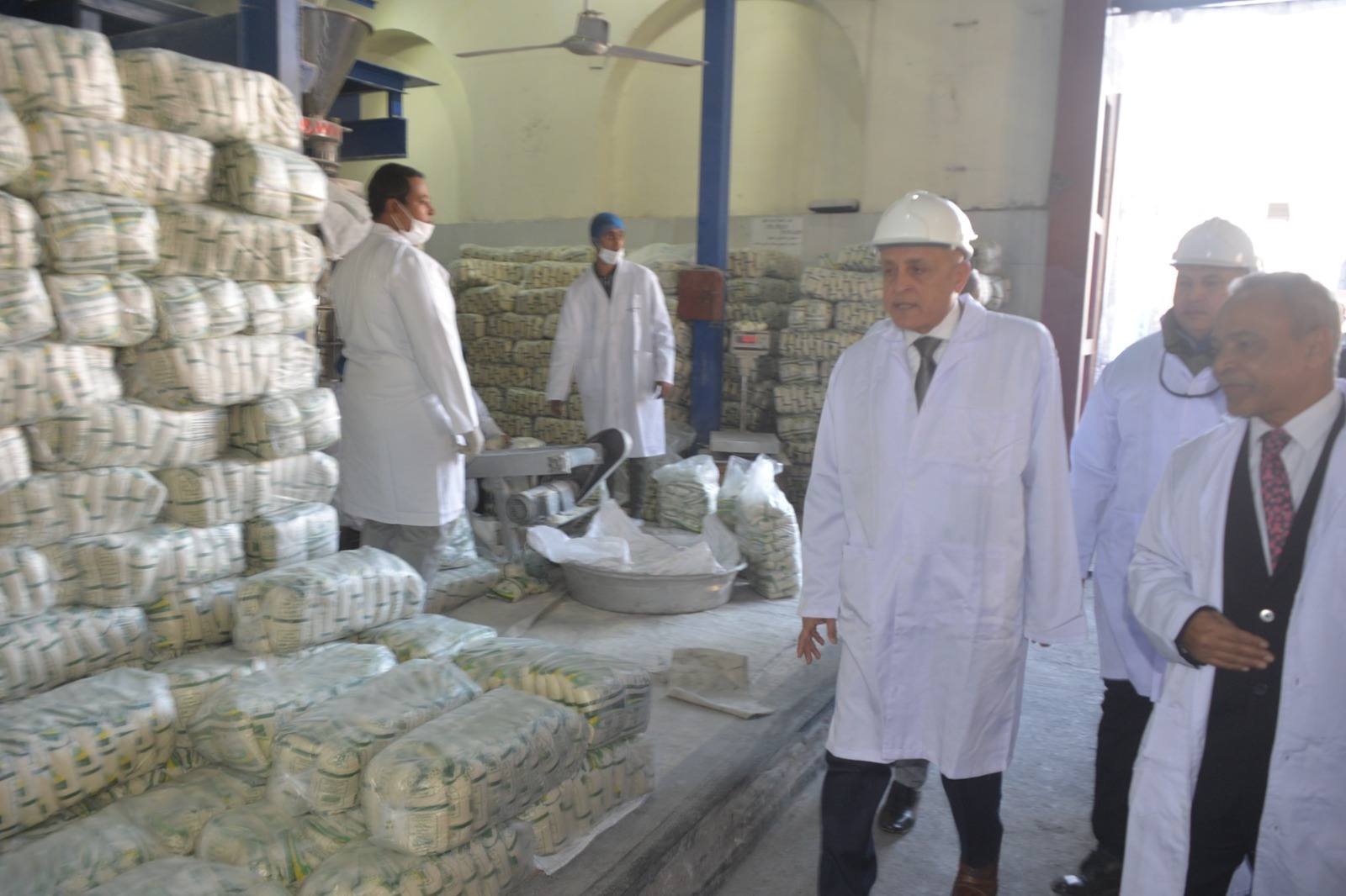 المحافظ يؤكد أن موسم قصب السكر بمثابة عرس قومى لأهالى الأقصر