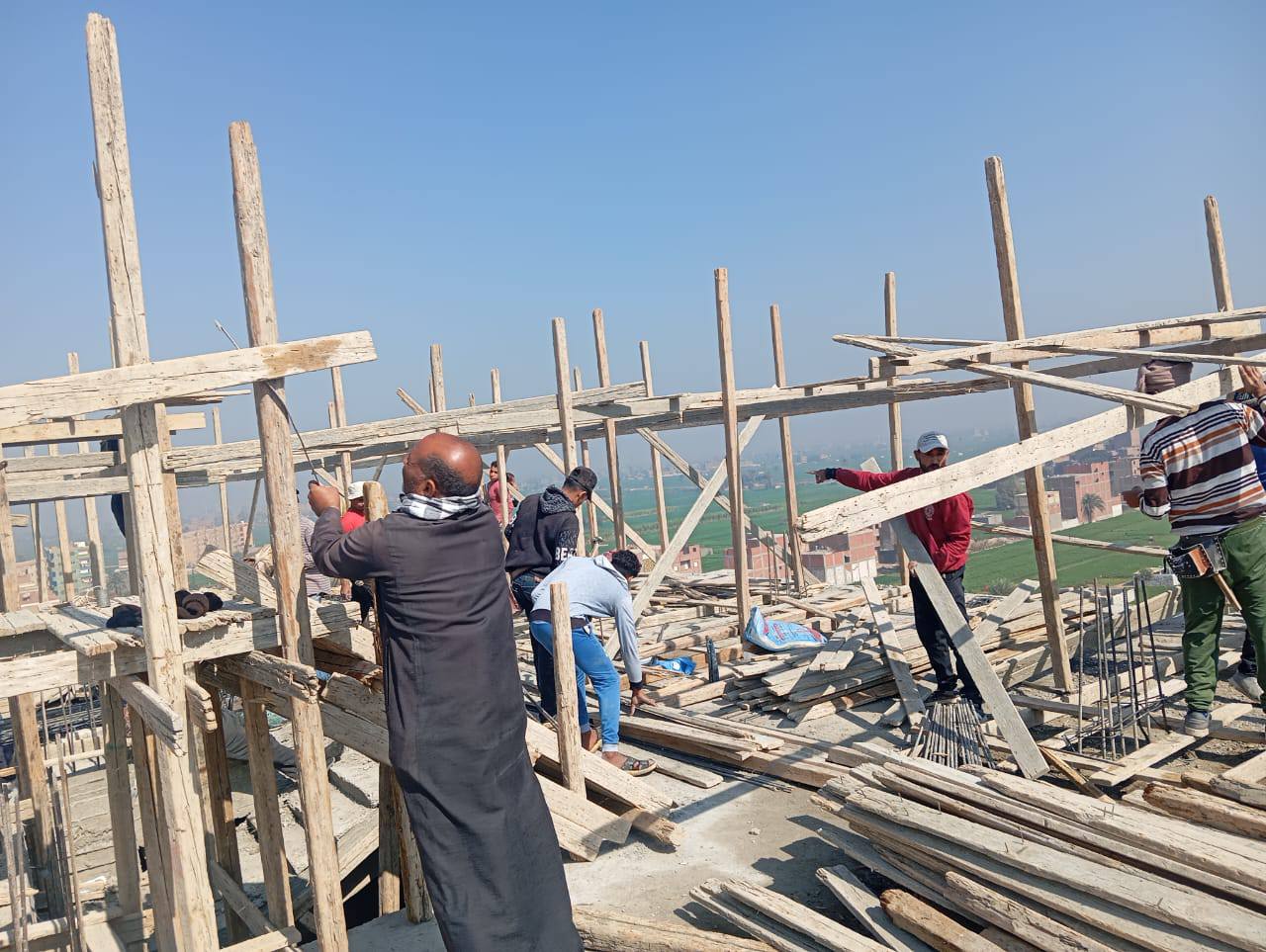 فك الشدة الخشبية