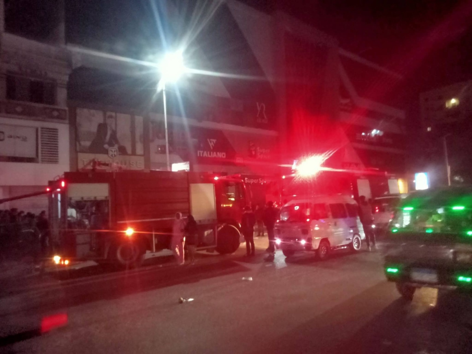 الحماية المدنية تسيطر علي حريق جراج العجمي بالإسكندرية