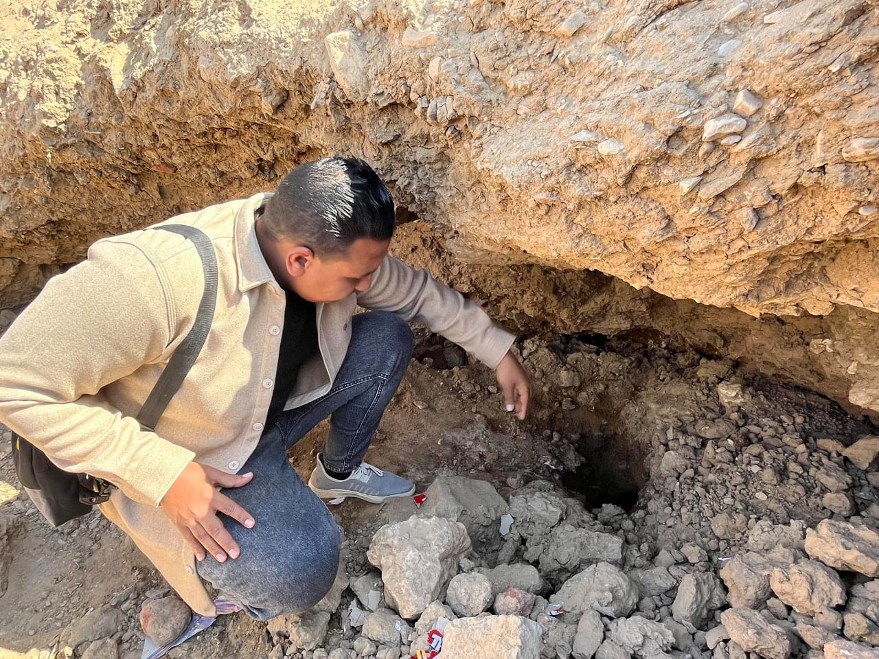 صحفى اليوم السابع داخل البئر