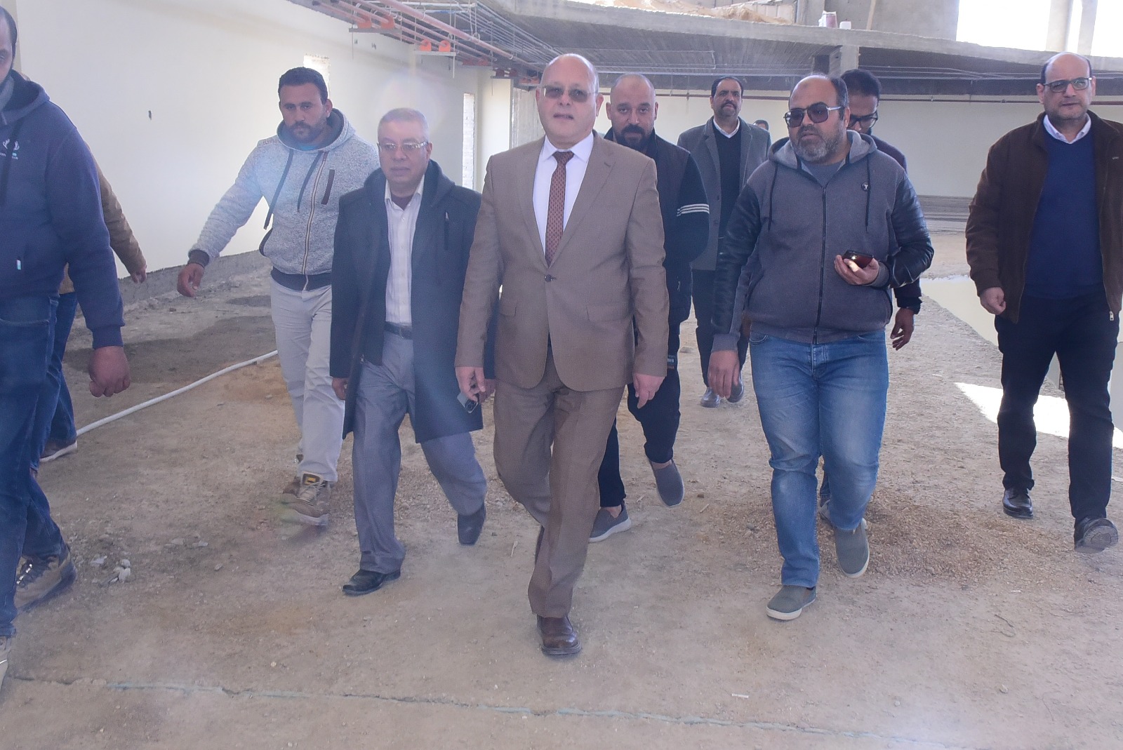 رئيس الجامعة يتفقد الصالة 