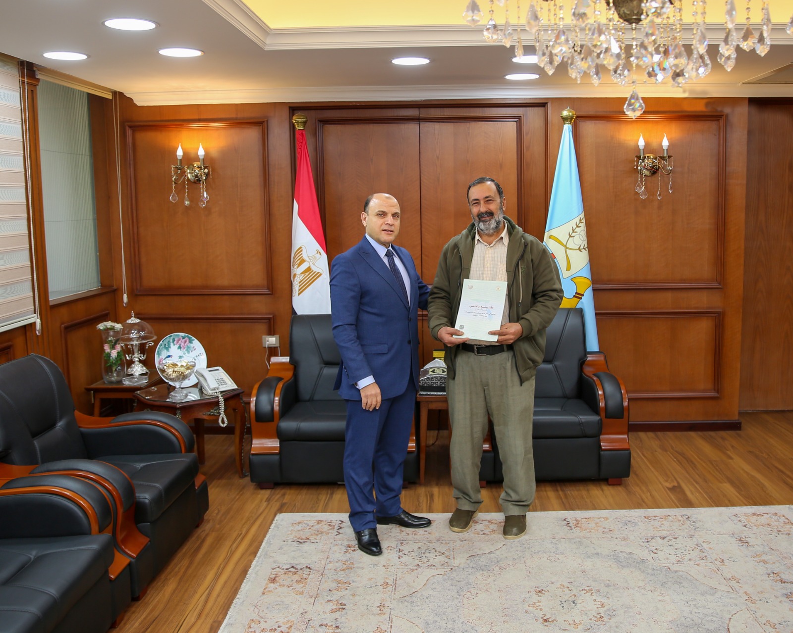 تسليم عقد تقنين بمحافظة كفر الشيخ