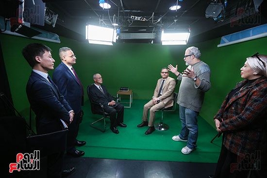 سفير اليابان فى ستديو اليوم السابع مع رئيس التحرير
