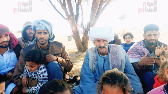 عم-حسن-مسعود-مع-أكبر-ابنائه-