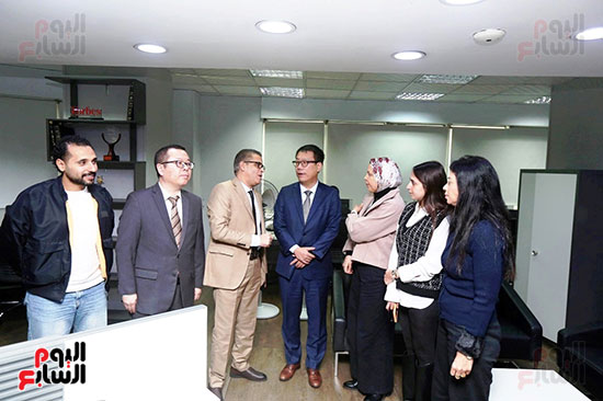جولة مسئول شركة هاواوي في مصر فى صالة تحرير اليوم السابع (3)