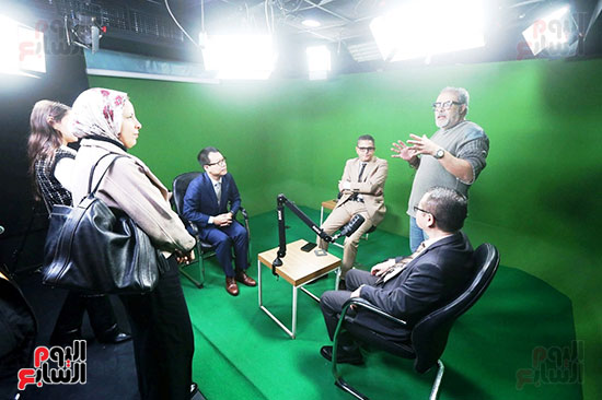 جولة مسئول شركة هاواوي في مصر فى صالة تحرير اليوم السابع (6)