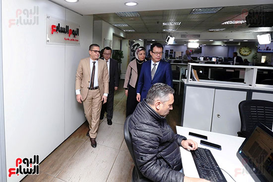جولة مسئول شركة هاواوي في مصر فى صالة تحرير اليوم السابع (8)