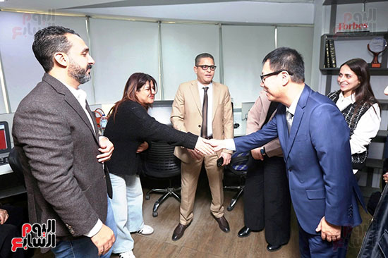 جولة مسئول شركة هاواوي في مصر فى صالة تحرير اليوم السابع (4)