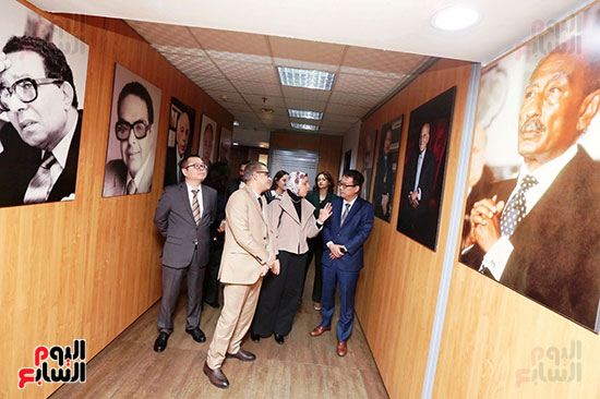 جولة مسئول شركة هاواوي في مصر فى صالة تحرير اليوم السابع (10)