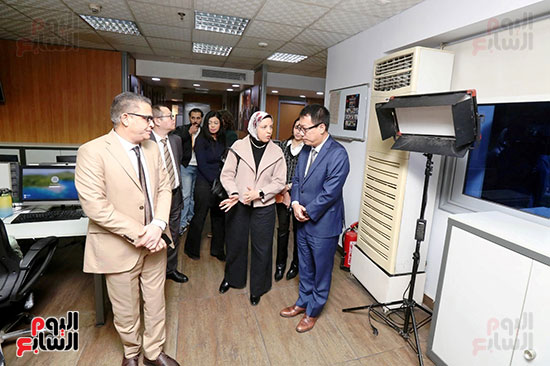 جولة مسئول شركة هاواوي في مصر فى صالة تحرير اليوم السابع (9)