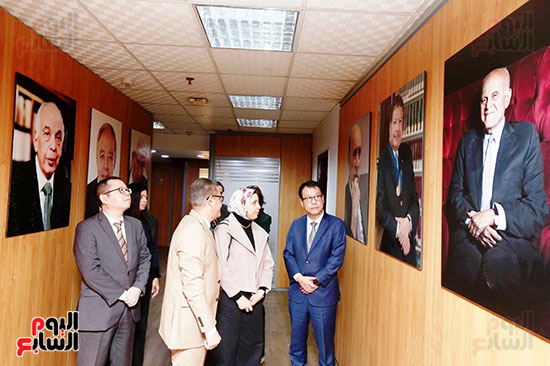 جولة مسئول شركة هاواوي في مصر فى صالة تحرير اليوم السابع (11)
