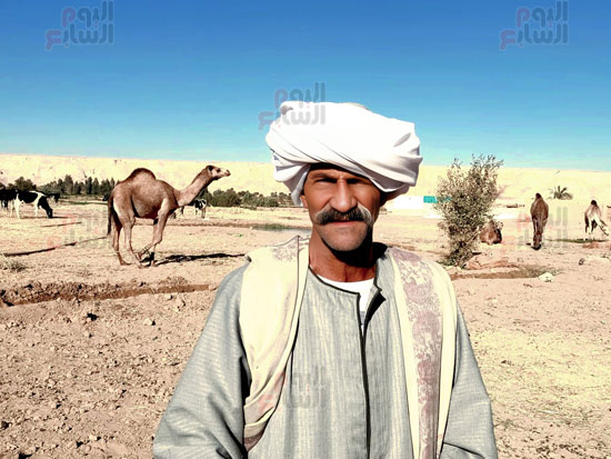 الشيخ-حسن-مسعود--داخل-أرضه-الزراعية