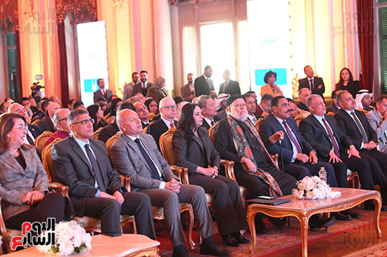 مشاركة لفيف من الشخصيات العامة والوزراء