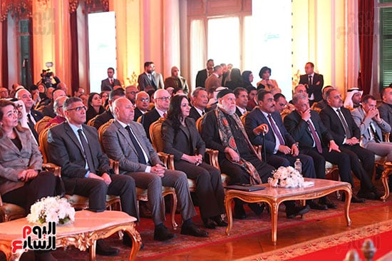 المحافظون و الوزراء ضمن الحضور