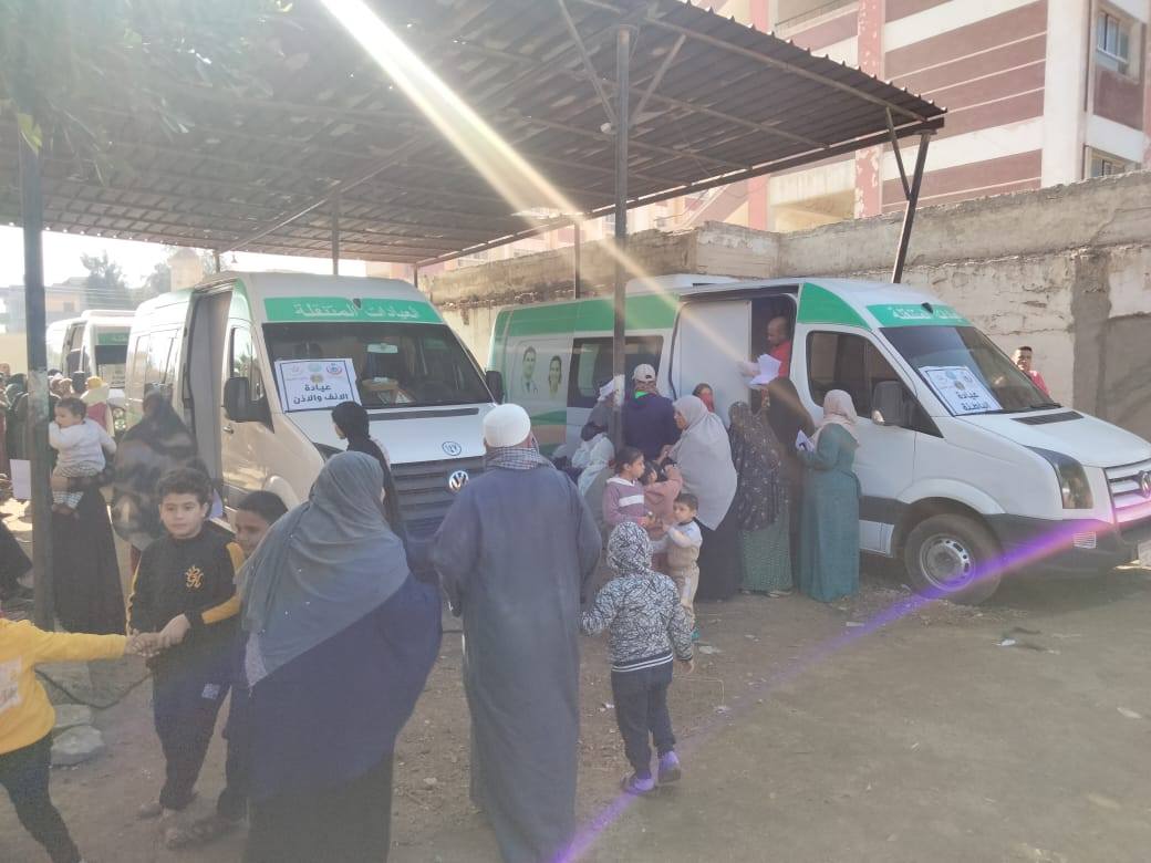 اقبال على القافلة الطبية اقبال على القافلة الطبية