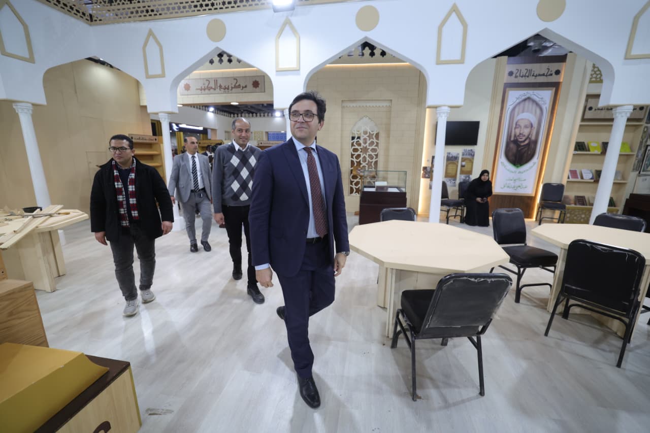 وزير الثقافة يتفقد معرض الكتاب (3)