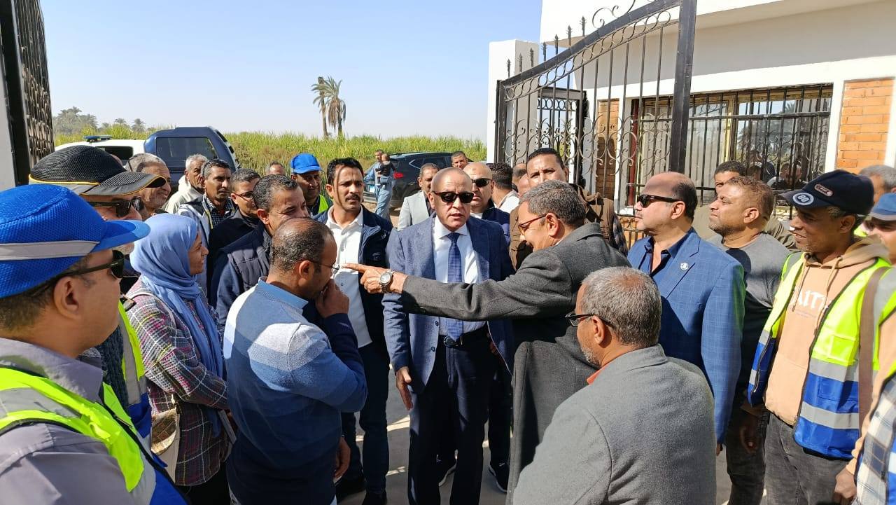 محافظ الأقصر يتفقد محطة رفع صرف صحي الشغب الفرعية