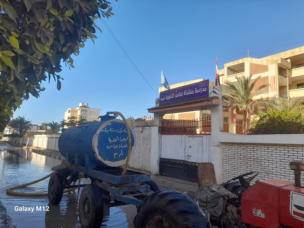 جانب من رفع مياه الأمطار (1)