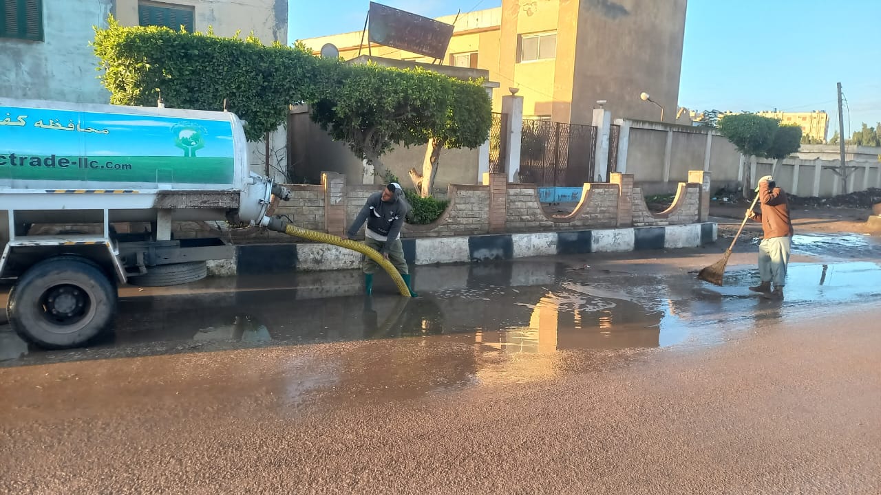 استمرار رفع مياه الامطار