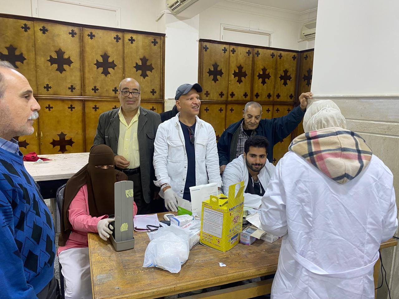 اجراء الكشف الطبي بكنيسة القديسة دميانه