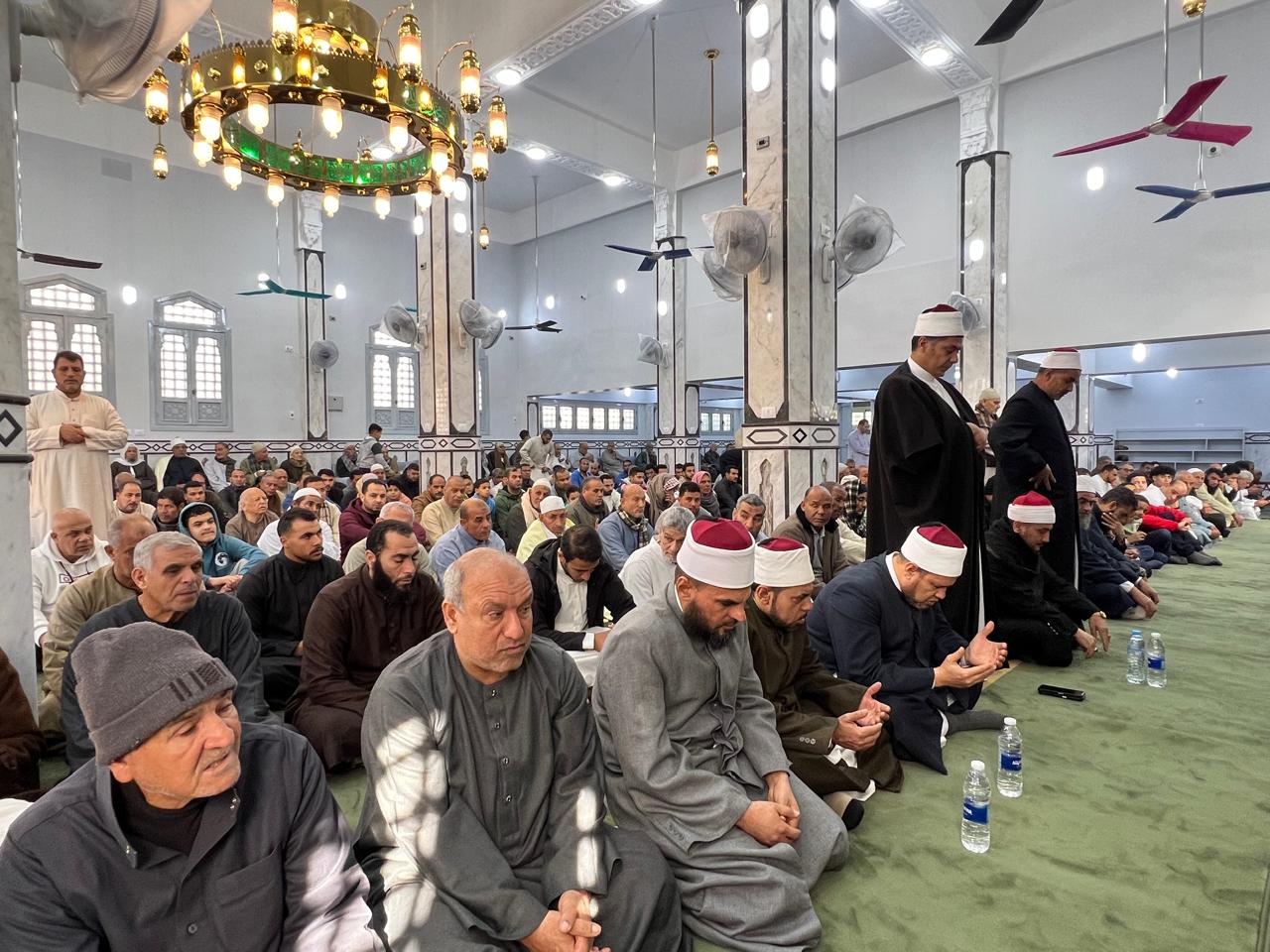 الحضور خلال افتتاح المسجد