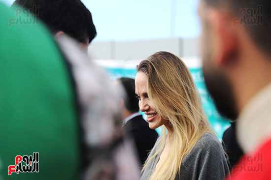 انجلينا جولى ومتابعة جهود الدعم الإنسانى انجلينا جولى ومتابعة جهود الدعم الإنسانى