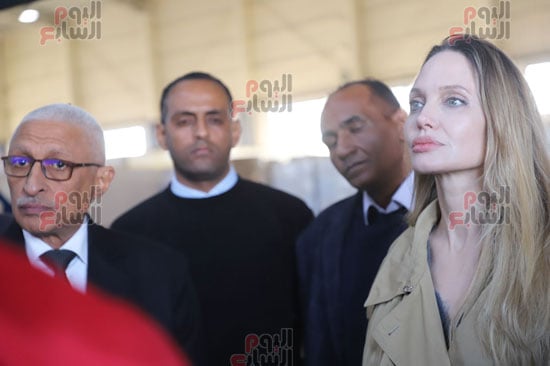 زيارة-أنجلينا-جولي-لمخازن-الهلال-الأحمر-برفقة-محافظ-شمال-سيناء