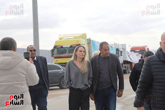 خلال زيارة أنجلينا جولى