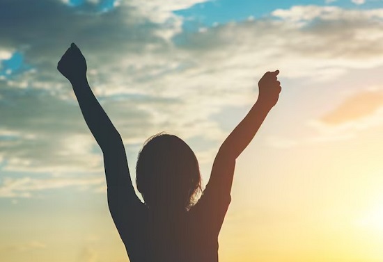 سمات الفتاة المحظوظة