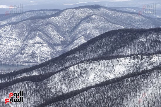 تساقط الجليد على جبال بيليس بالمجر