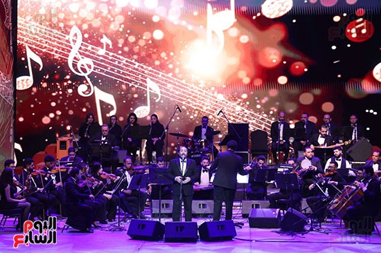 علي الحجار من حفل 100 سنة غنا