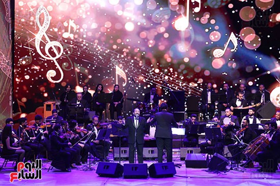 علي الحجار من حفل 100 سنة غنا