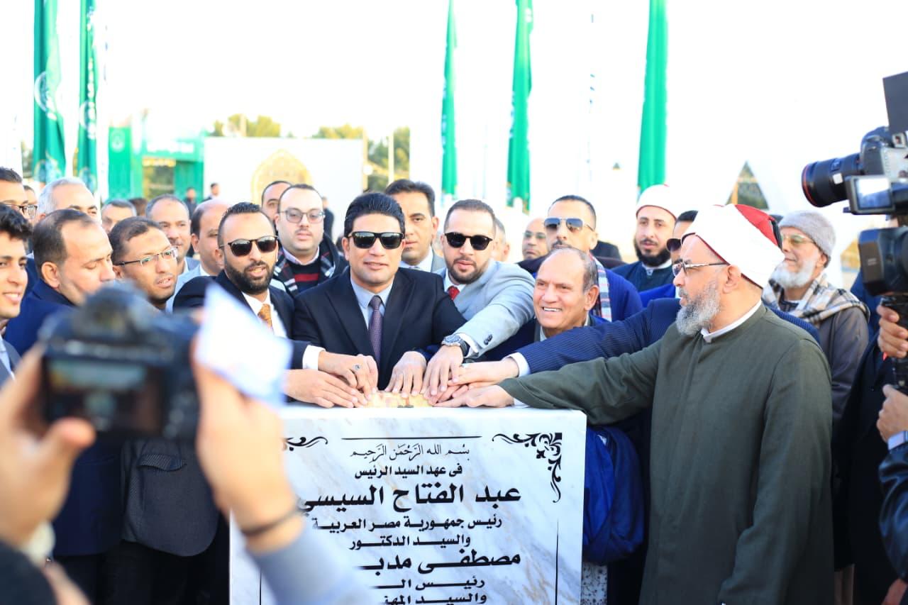 نائب محافظ سوهاج يضع حجر الأساس لمسجد سدرة المنتهى (1)