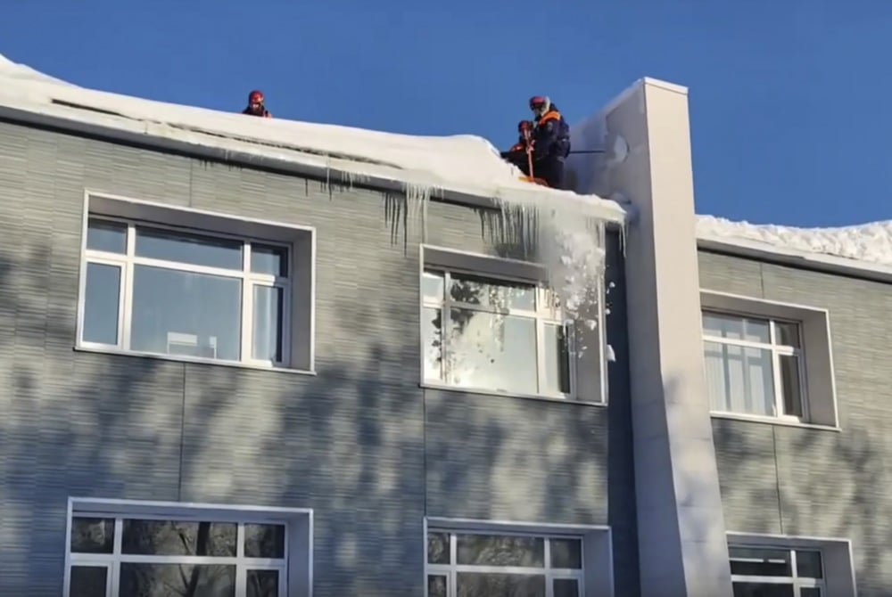 تساقط الثلوج فى روسيا يغلق الشوارع (2)