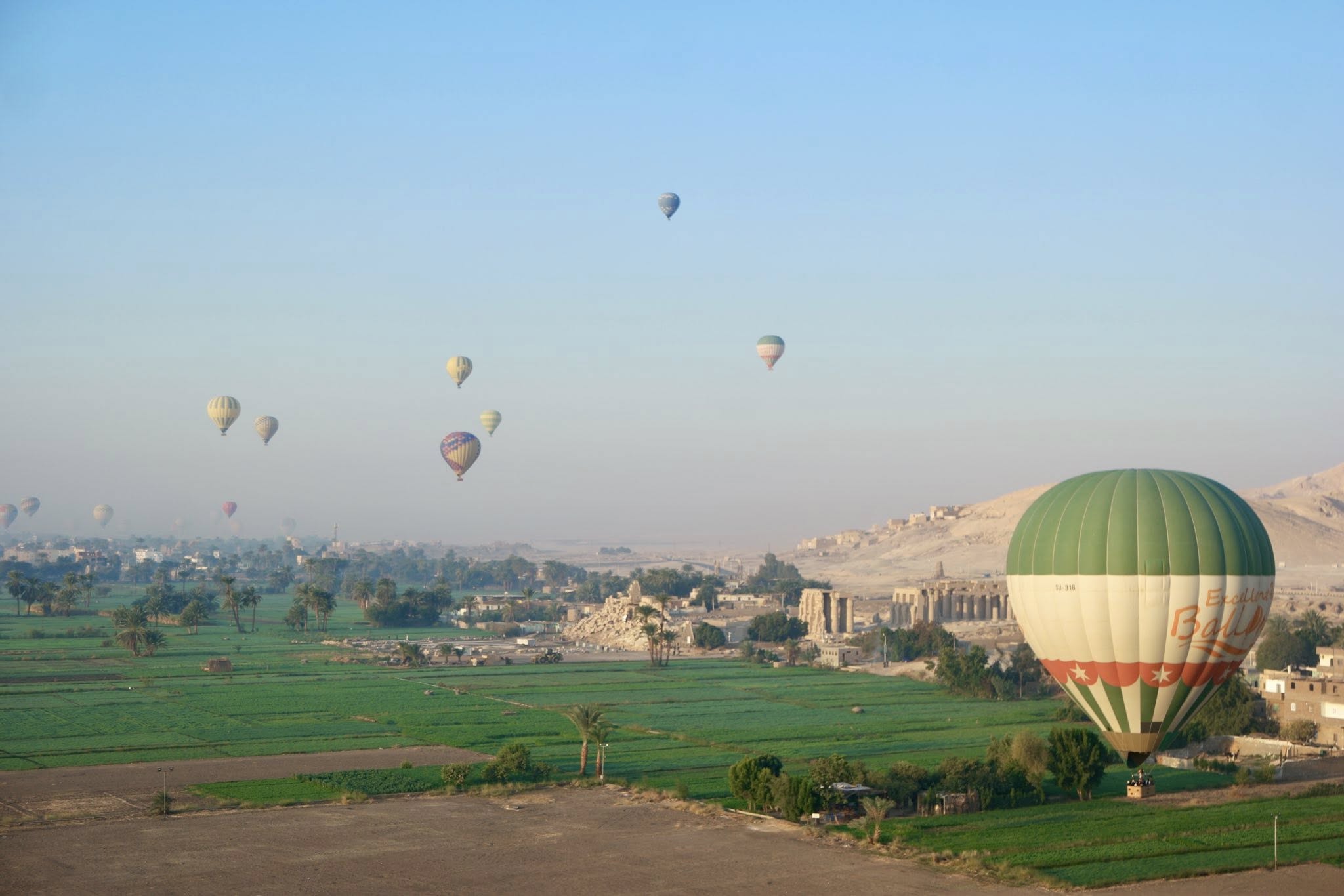 تحليق 3600 سائح على متن 130 رحلة بالون في يومين بالأقصر