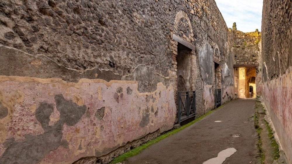 ممر يمر عبر منطقة المسارح فى بومبى ممر يمر عبر منطقة المسارح فى بومبى