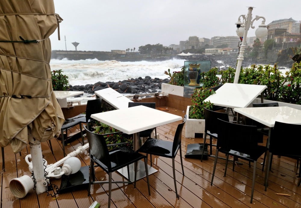 عاصفة إيطاليا (1)