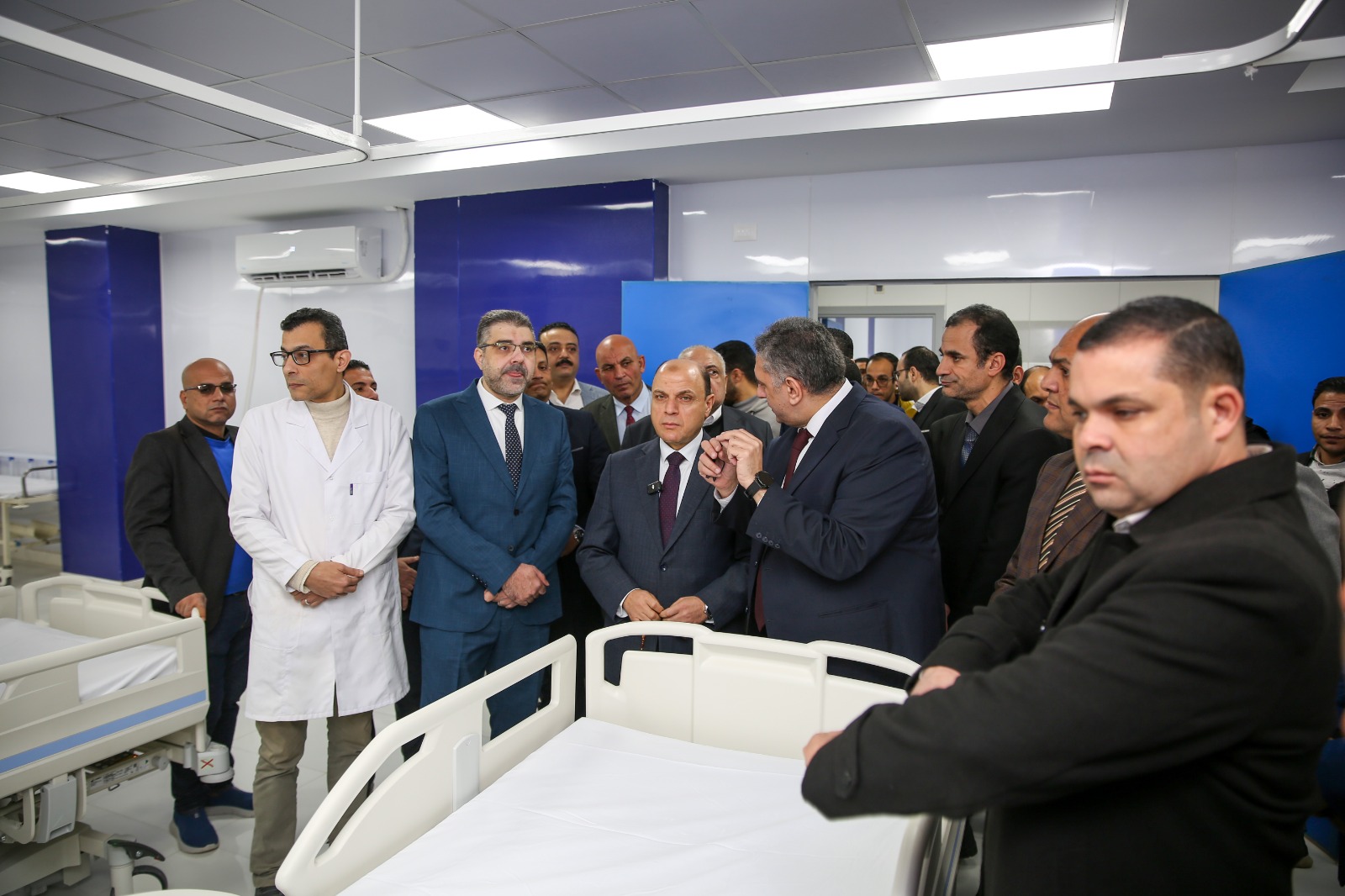 محافظ كفر الشيخ يتفقد  غرفة العناية المركزة