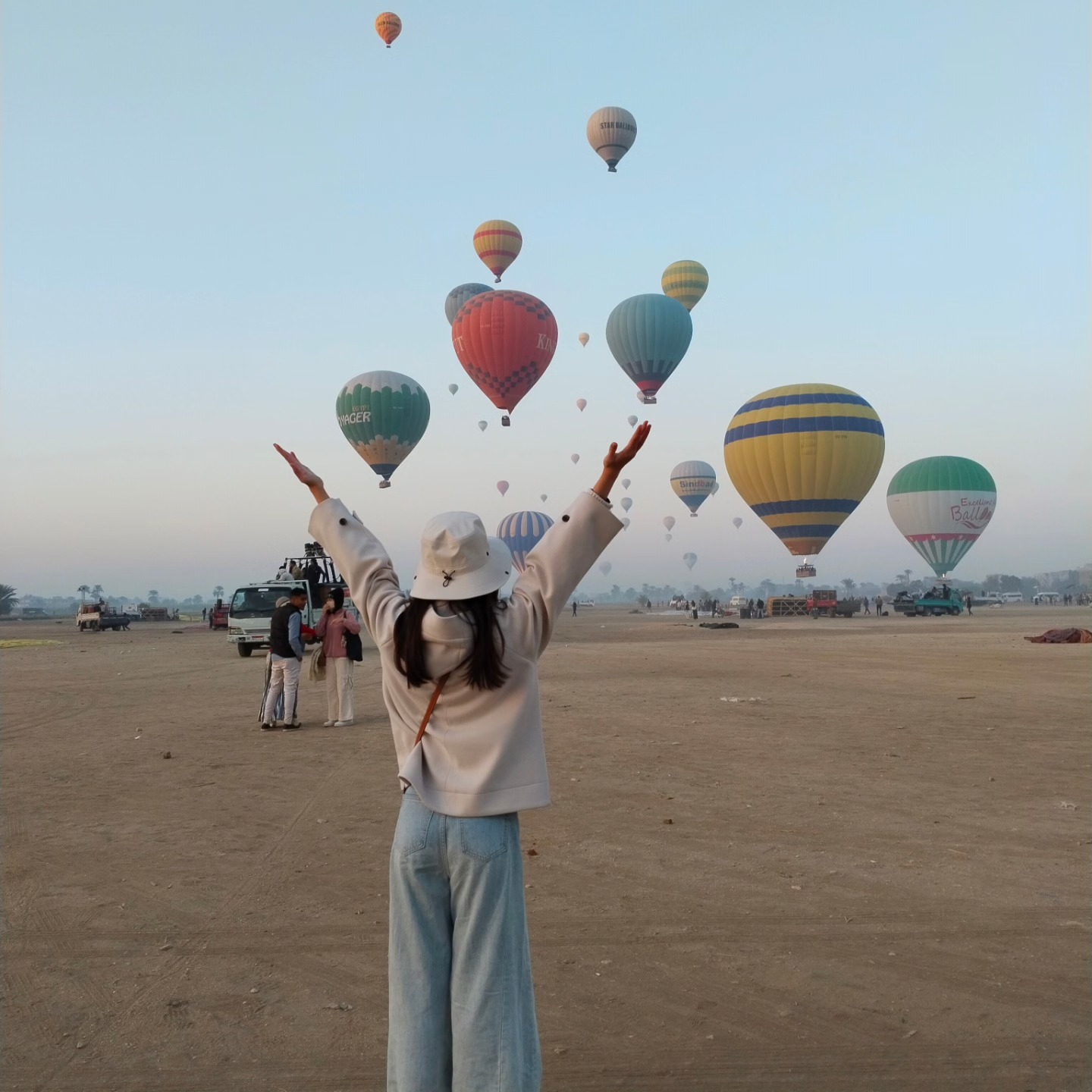 إستمتاع سياح العالم في رحلات المغامرة بالبر الغربى في الأقصر