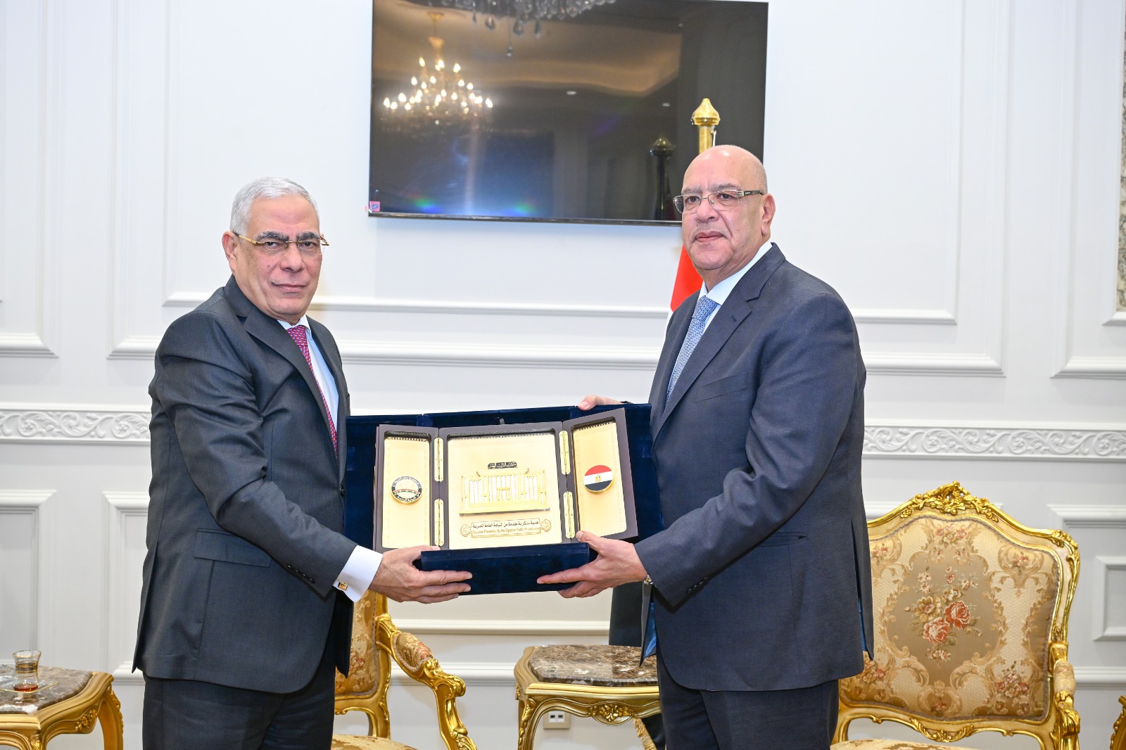 النائب العام يجري زيارة لرئيس مجلس النواب لتهنئته بتولي منصبه الجديد (4)