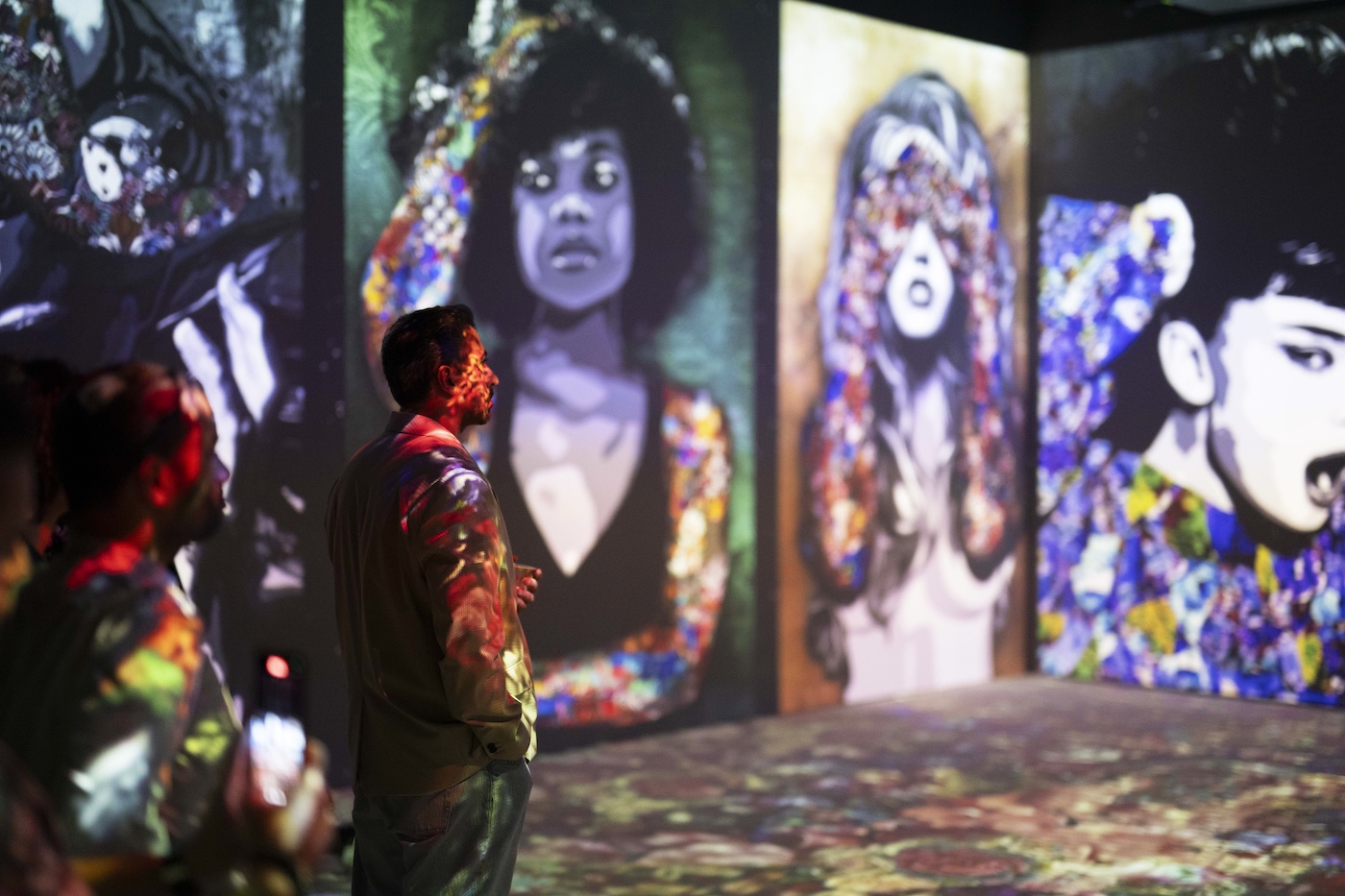 تم تحويل لوحاتها النابضة بالحياة إلى أعمال متحركة معروضة على الشاشة