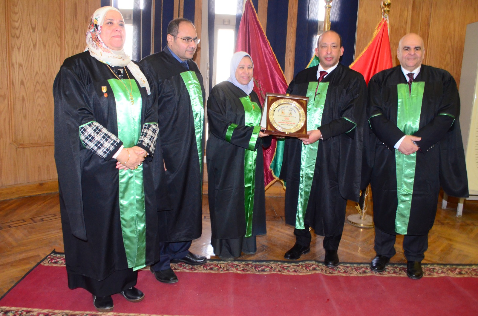 مجلس كلية طب قصر العيني يكرّم قيادات أقسامه السابقة مجلس كلية طب قصر العيني يكرّم قيادات أقسامه السابقة