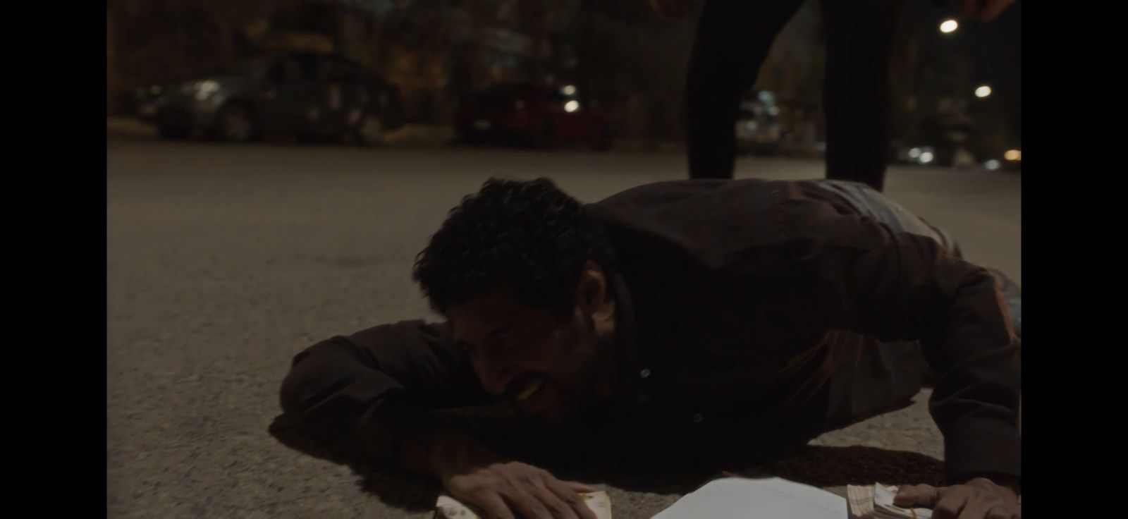 أحمد زاهر يعتدي على شقيق السائق بعد عرضه 200 ألف جنيه كدية (2)