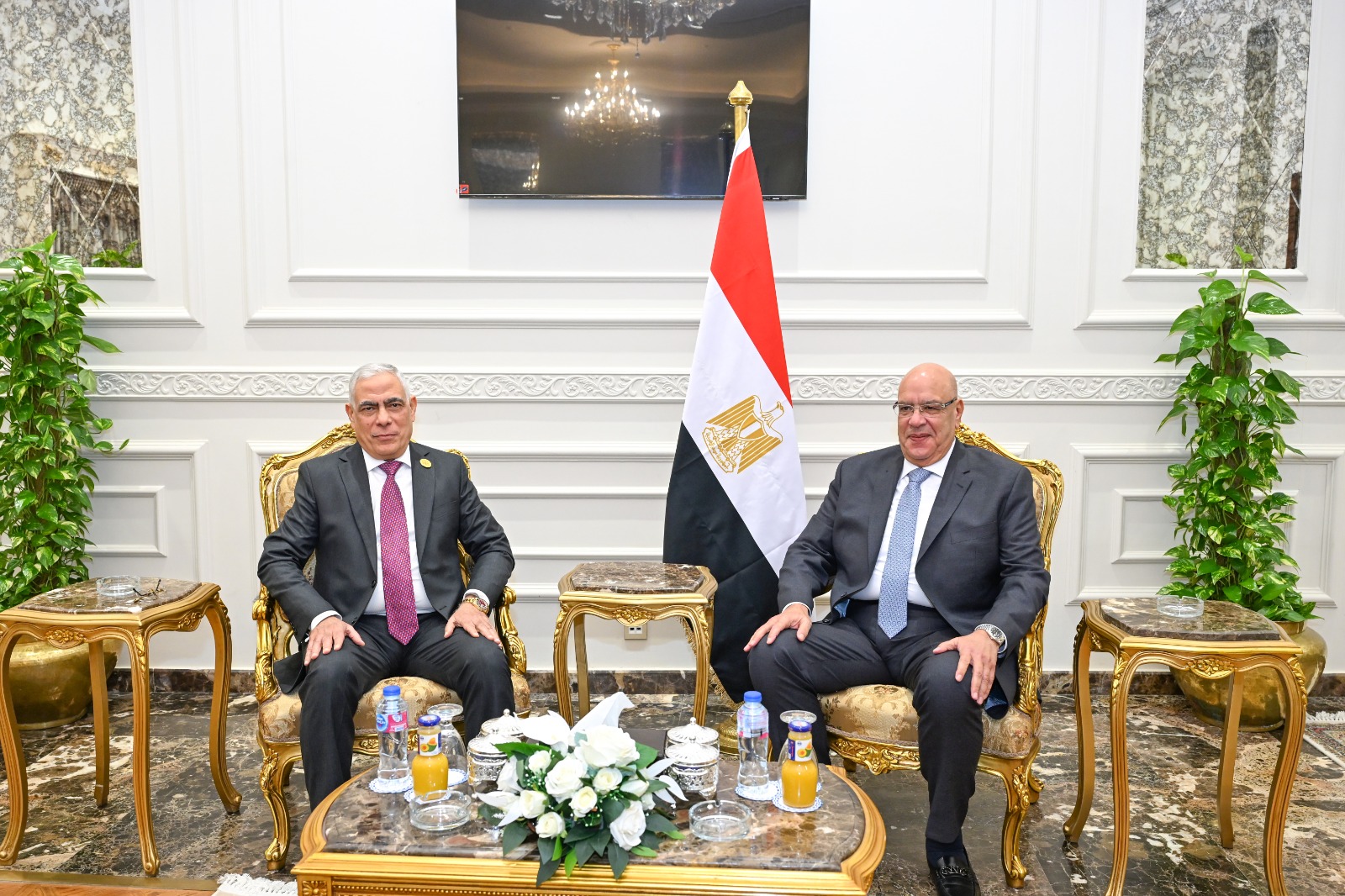 النائب العام يجري زيارة لرئيس مجلس النواب لتهنئته بتولي منصبه الجديد (2)