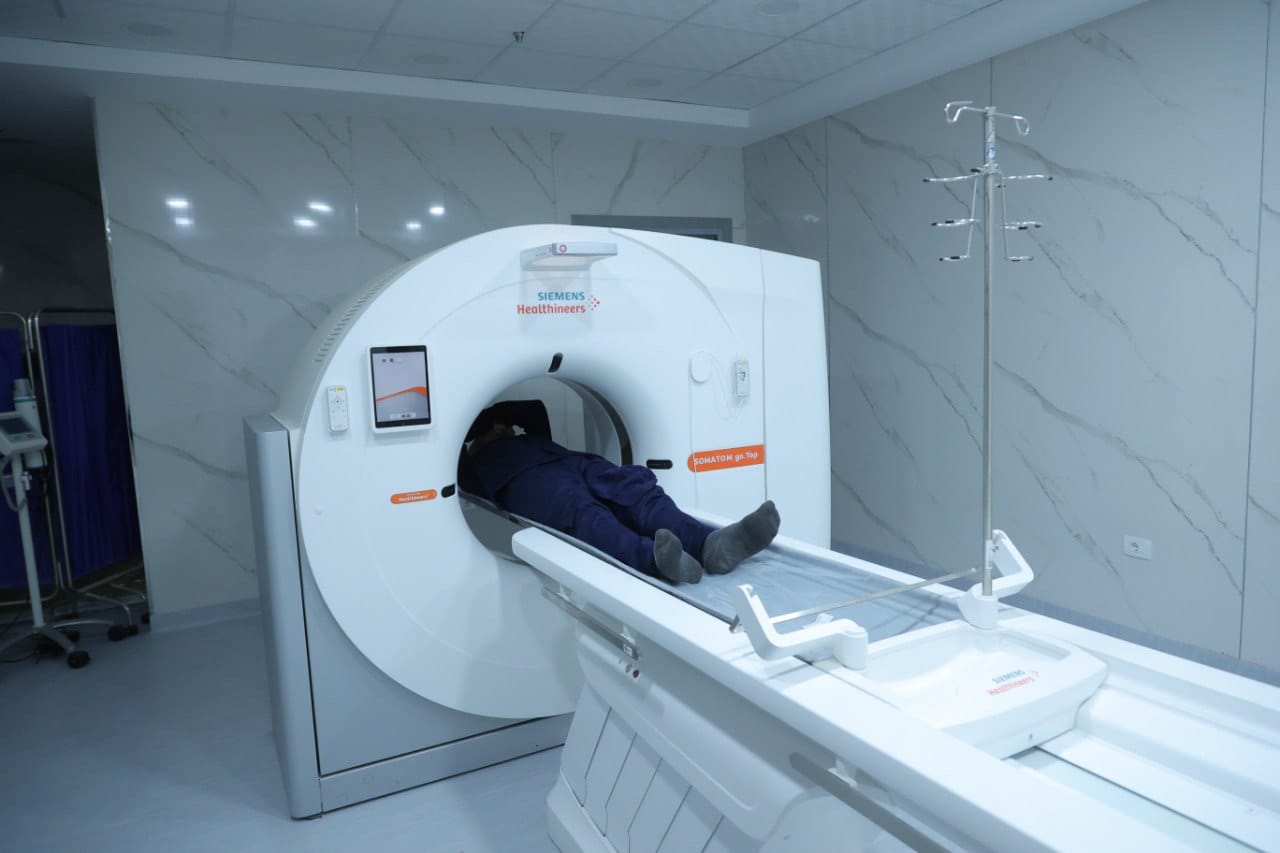 نزيل داخل جهاز الإشاعة