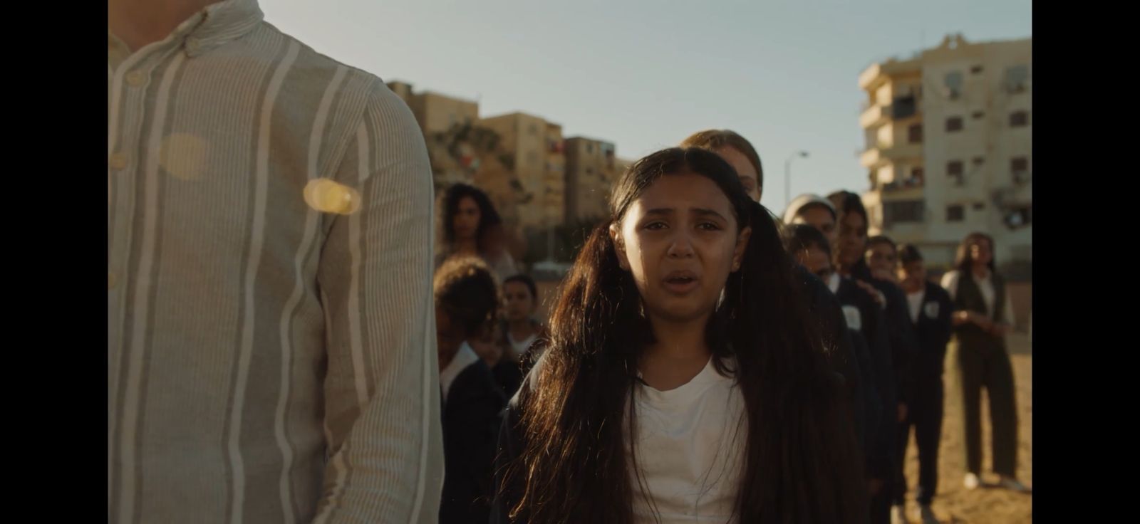 مديرة المدرسة تواسي الطلاب بعد موت يوسف (2)