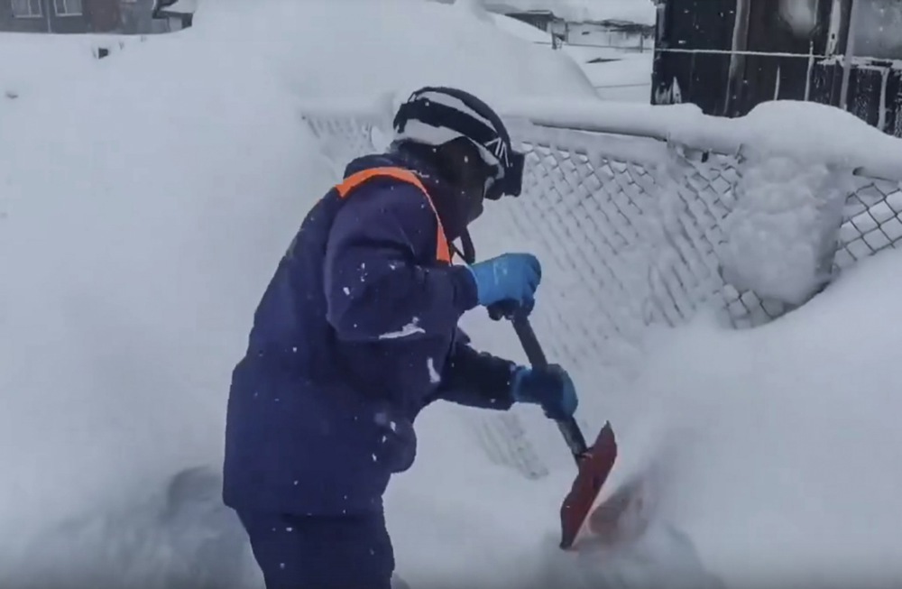 تساقط الثلوج فى روسيا يغلق الشوارع (1)