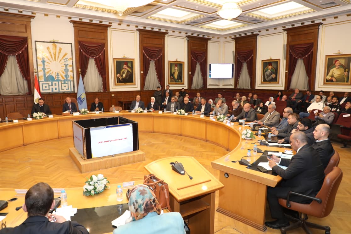 محافظ القاهرة يلتقى نواب البرلمان الجدد  (2)