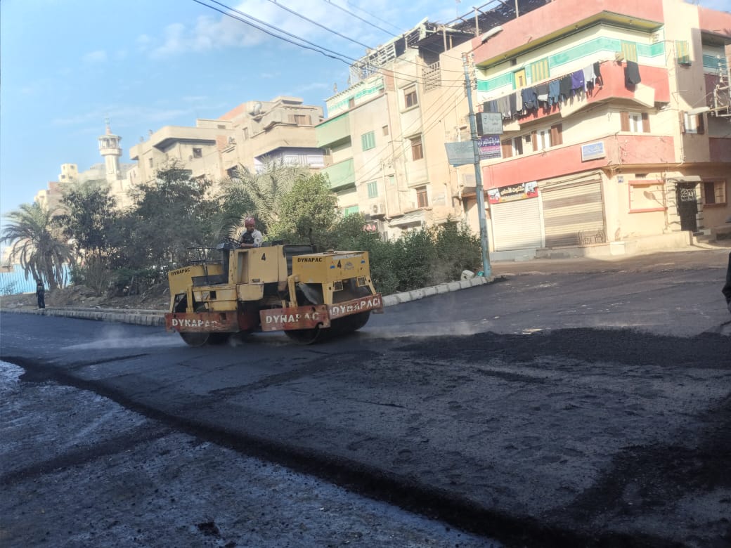 جانب من عمليات رصف الطرق (3)